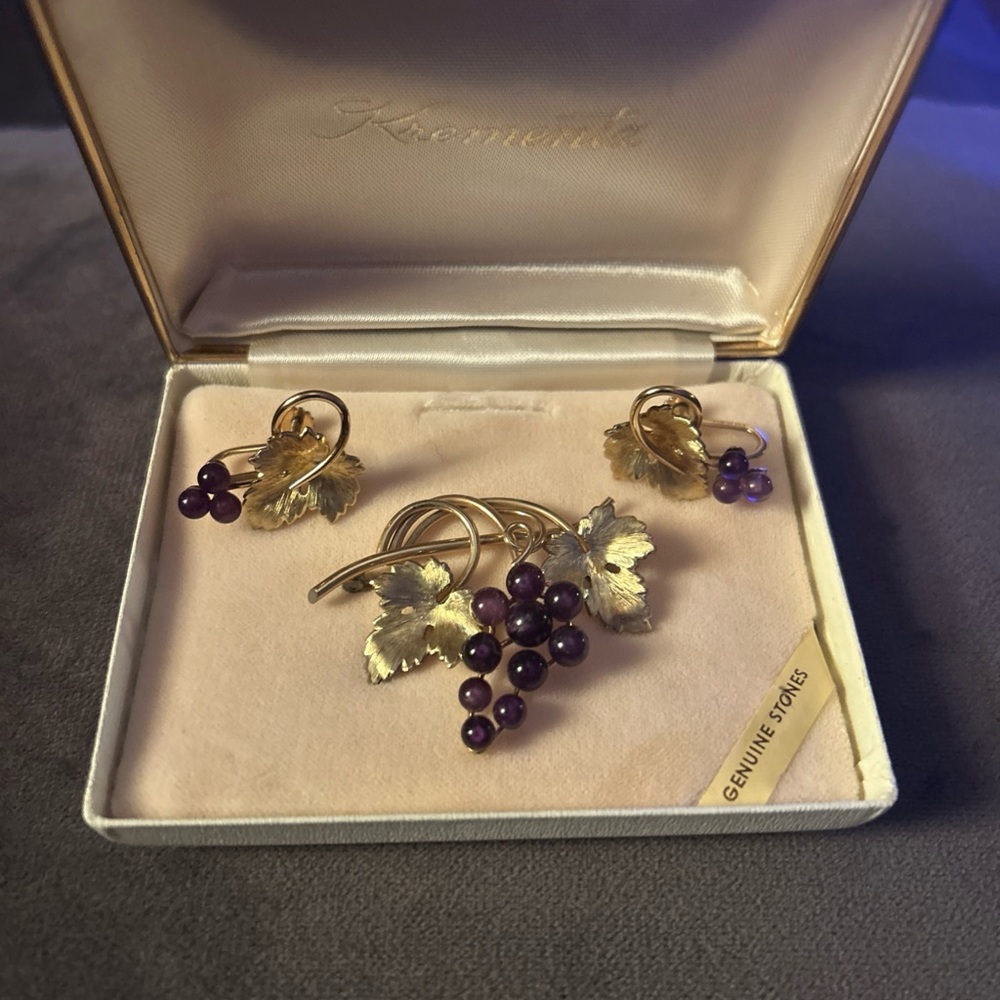 Vintage Krementz Grape leaves and genuine amethyst brooch and earrings set